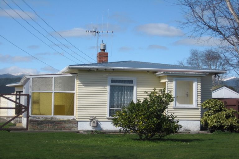 Photo of property in 16 Quinn Road, Levin, 5510