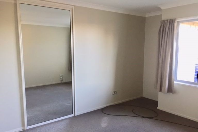 Photo of property in 19 Papaumu Green, Parklands, Christchurch, 8083