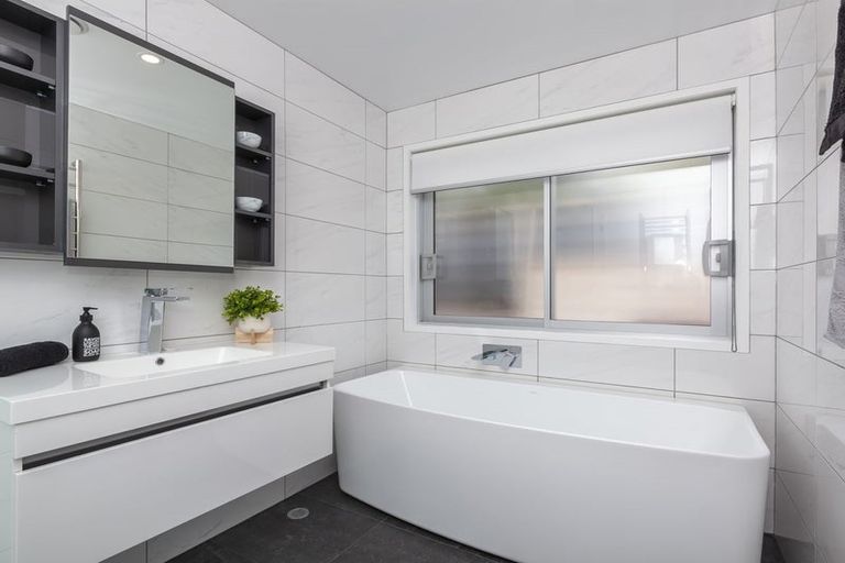 Photo of property in 19a Wharemauku Road, Raumati Beach, Paraparaumu, 5032