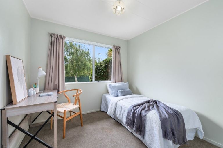 Photo of property in 12 Humphries Place, Awapuni, Palmerston North, 4412