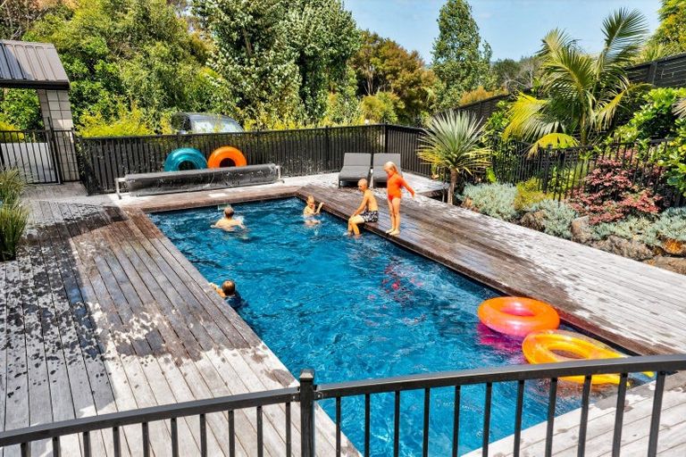 Photo of property in 2 Cambridge Lane, Mangawhai, 0505