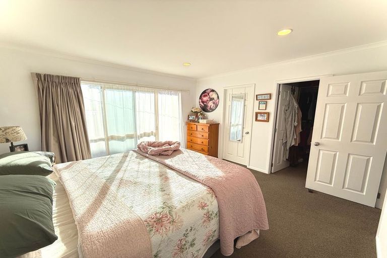 Photo of property in 40 Thornbury Crescent, East Tamaki Heights, Auckland, 2016