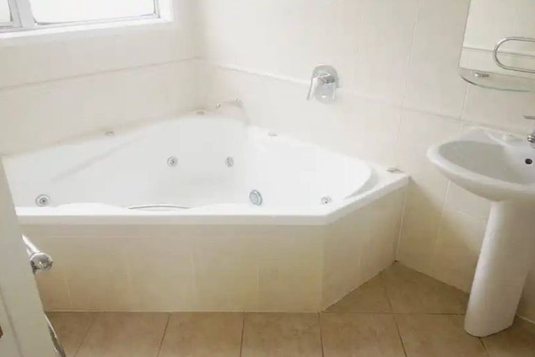 Photo of property in 24 Ayr Road, Pakuranga, Auckland, 2010