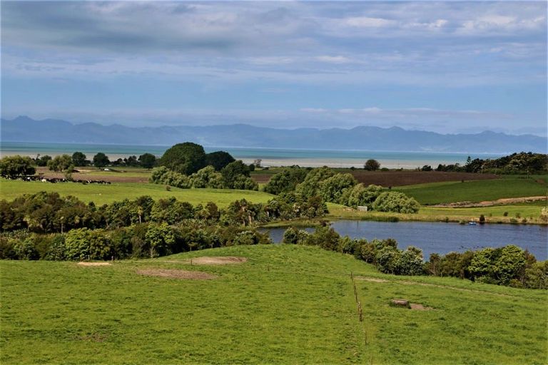 Photo of property in 1337 East Coast Road, Whakatiwai, Pokeno, 2473