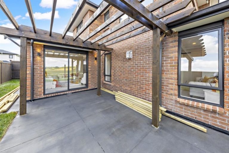 Photo of property in 37 Papareia Road, Karaka, Papakura, 2113