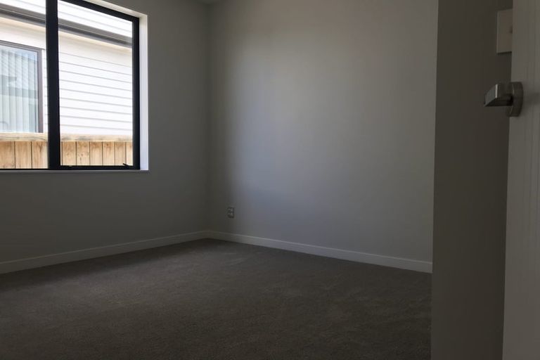 Photo of property in 27 Craigs Way, Hobsonville, Auckland, 0616