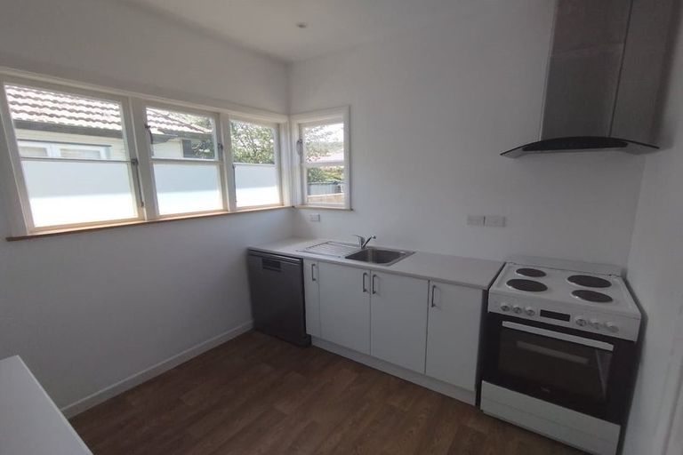 Photo of property in 114 Cambridge Terrace, Fairfield, Lower Hutt, 5011