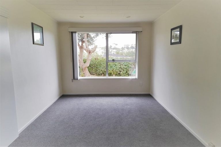 Photo of property in 11 Cockayne Crescent, Sunnynook, Auckland, 0620