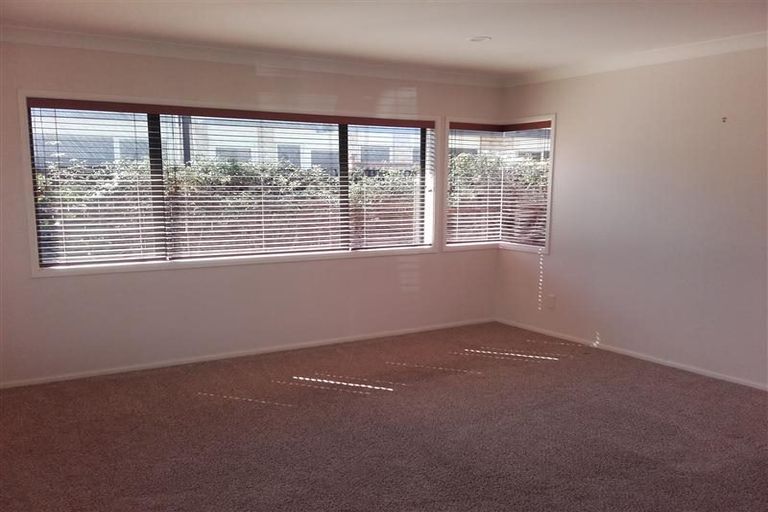Photo of property in 117 Lakeside Drive, Orewa, 0931