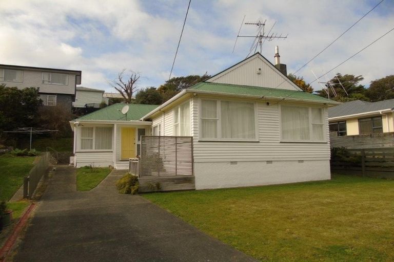 Photo of property in 8 Park Avenue, Tawa, Wellington, 5028