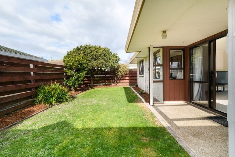 Photo of property in 2/99 Vogel Street, Roslyn, Palmerston North, 4414