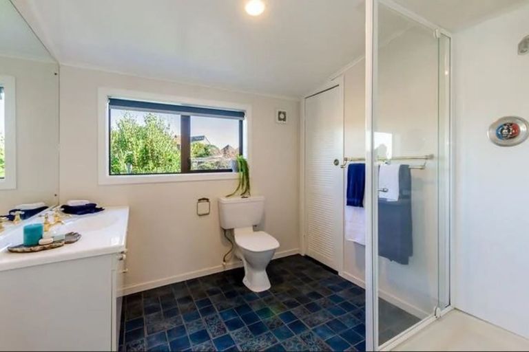 Photo of property in 28 Forest Road, Raumati South, Paraparaumu, 5032