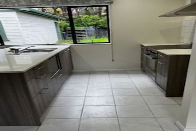 Photo of property in 9 Withers Road, Glen Eden, Auckland, 0602