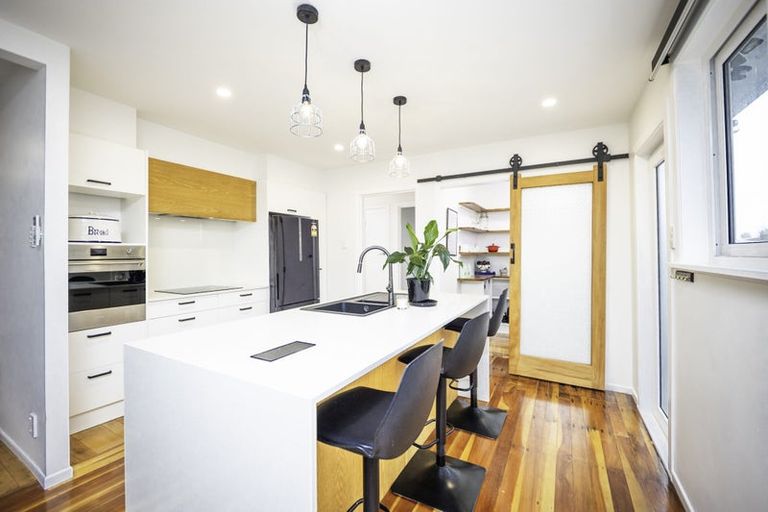 Photo of property in 15 Enderby Drive, Te Atatu Peninsula, Auckland, 0610