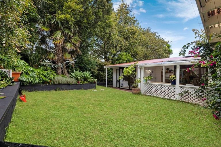 Photo of property in 2/84 West Coast Road, Glen Eden, Auckland, 0602