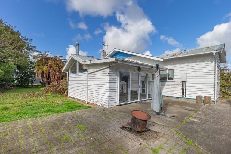 Photo of property in 47 Queenwood Road, Levin, 5510