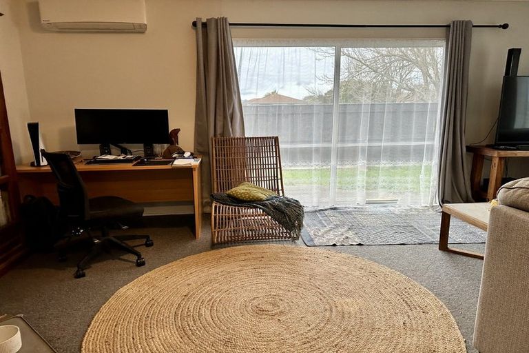 Photo of property in 2 Bryce Place, Kelvin Grove, Palmerston North, 4414