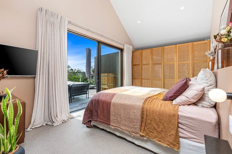 Photo of property in 50 Tiri Road, Manly, Whangaparaoa, 0930