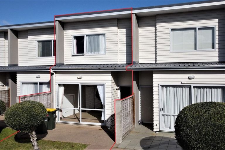 Photo of property in 2/7 Kelvin Hart Drive, East Tamaki, Auckland, 2013