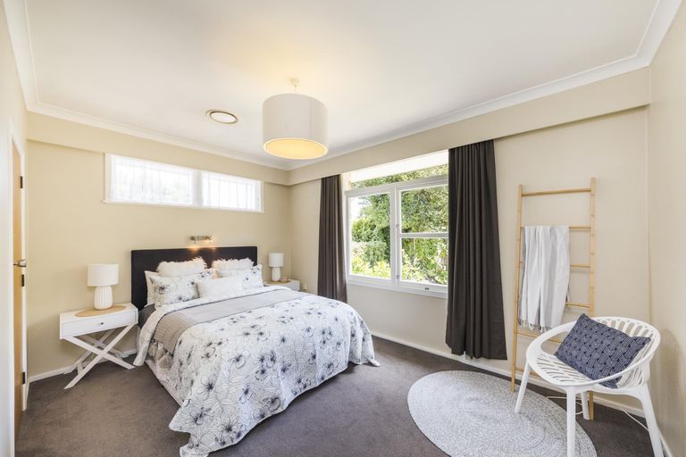 Photo of property in 19 Surrey Crescent, Hokowhitu, Palmerston North, 4410