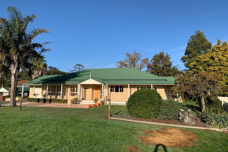 Photo of property in 154 Awa Road, Kumeu, 0891
