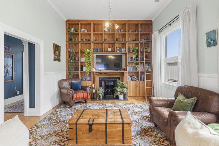 Photo of property in 18 Morley Street, New Plymouth, 4310