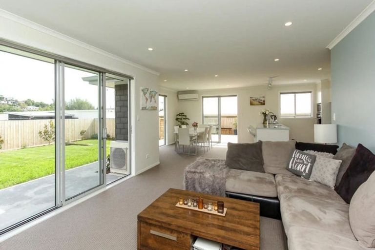 Photo of property in 2 Rayner Way, Glen Avon, New Plymouth, 4312