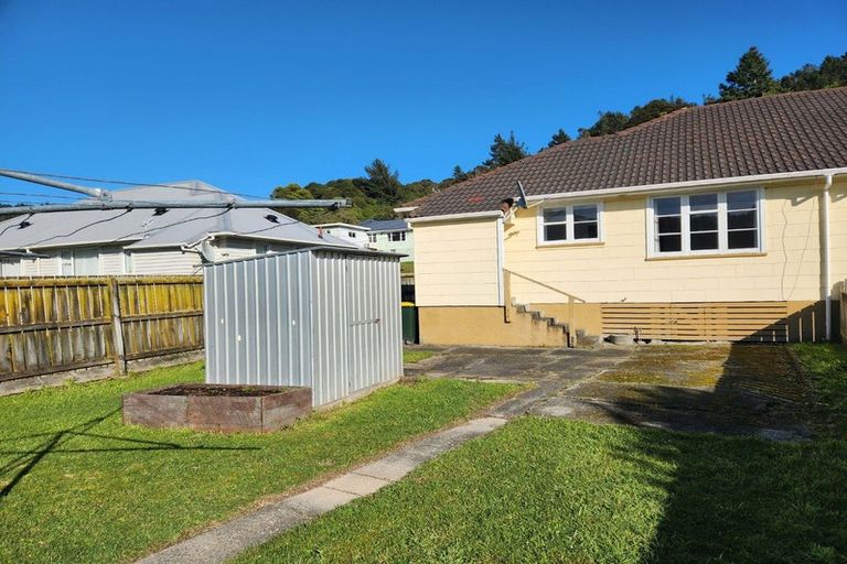 Photo of property in 32 Bird Grove, Stokes Valley, Lower Hutt, 5019