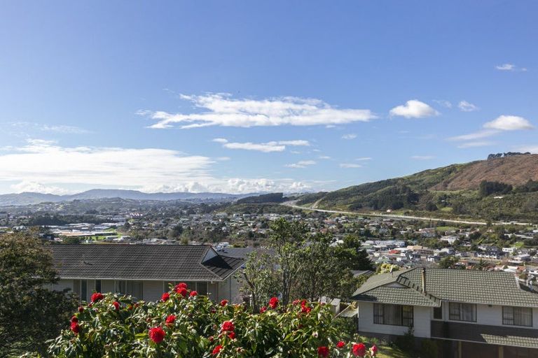 Photo of property in 7 Saint Aidans Way, Tawa, Wellington, 5028