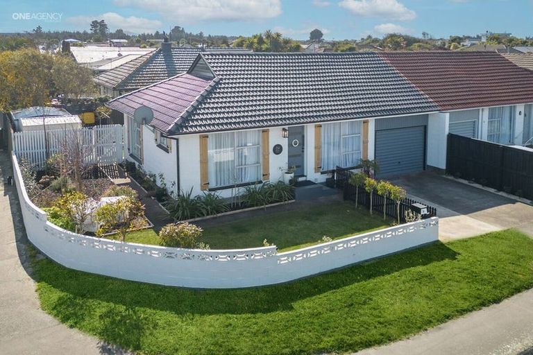 Photo of property in 84 Pacific Road, North New Brighton, Christchurch, 8083