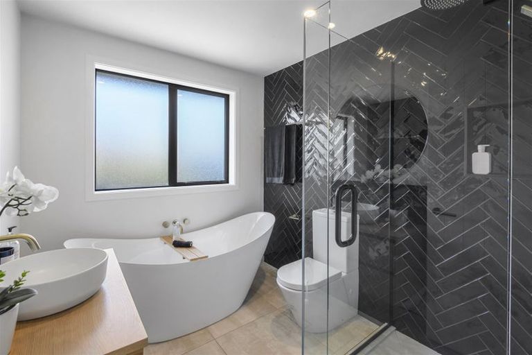 Photo of property in 2/74a Jeffreys Road, Fendalton, Christchurch, 8052