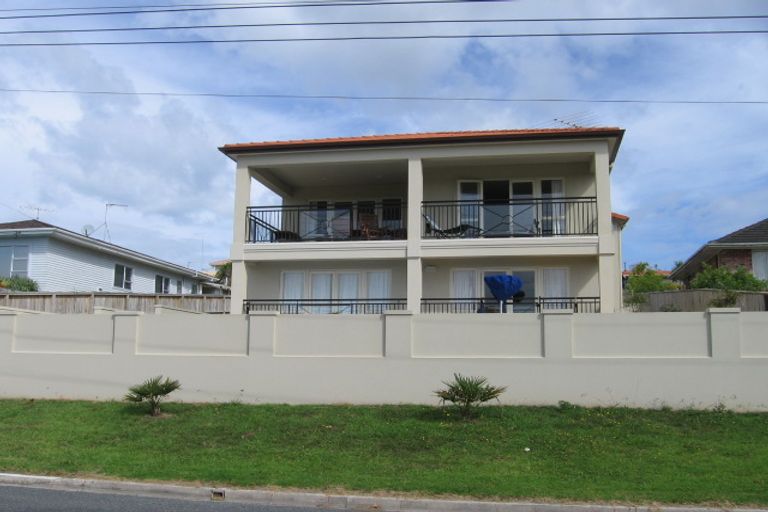 Photo of property in 11 Beechwood Road, Rothesay Bay, Auckland, 0630