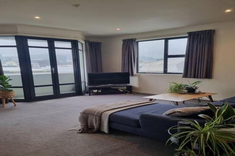 Photo of property in 17 Kent Terrace - Kent Apartments, 4f/16 Kent Terrace, Mount Victoria, Wellington, 6011