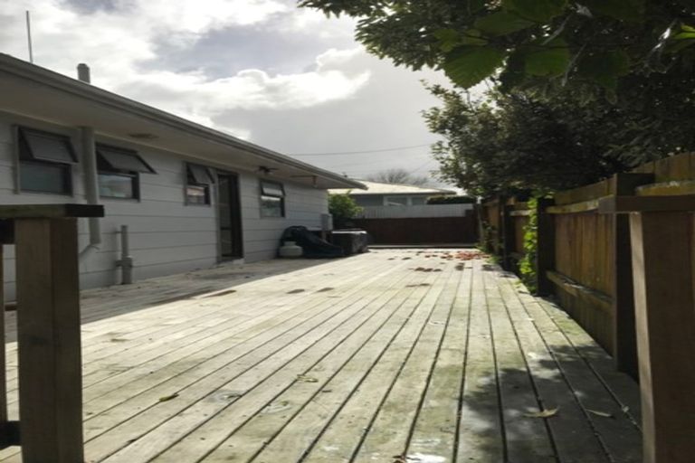 Photo of property in 2/47 Larnoch Road, Henderson, Auckland, 0610