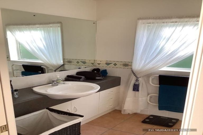 Photo of property in 22 Anaheim Boulevard, Shamrock Park, Auckland, 2016