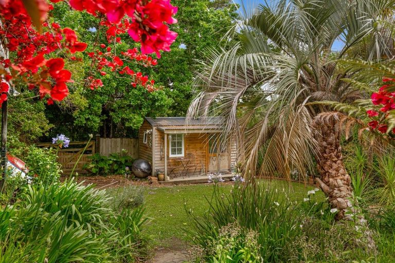 Photo of property in 3 Park Rise, Campbells Bay, Auckland, 0630