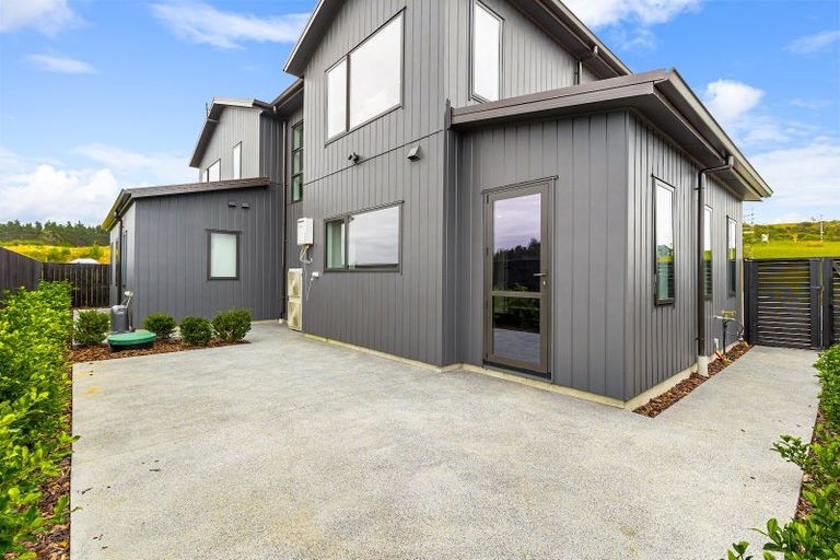 Photo of property in 17 Arawaru Avenue, Wainui, 0992