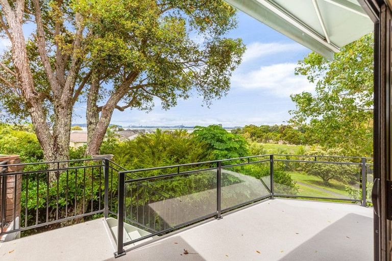 Photo of property in 5 Clearwater Cove, West Harbour, Auckland, 0618
