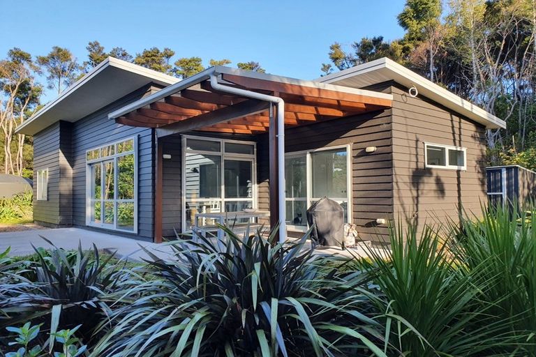 Photo of property in 3 William Pitcher Place, Greenhithe, Auckland, 0632