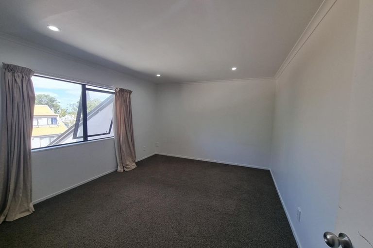 Photo of property in 54 Redoubt Road, Clover Park, Auckland, 2105