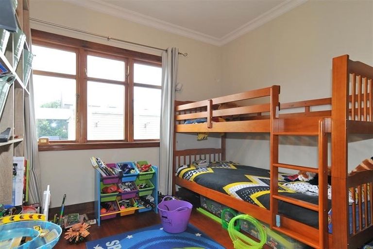 Photo of property in 51 Eden Street, Island Bay, Wellington, 6023