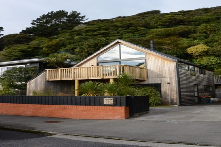 Photo of property in 325a Muritai Road, Eastbourne, Lower Hutt, 5013