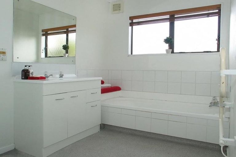 Photo of property in 32 James Cook Drive, Whitby, Porirua, 5024