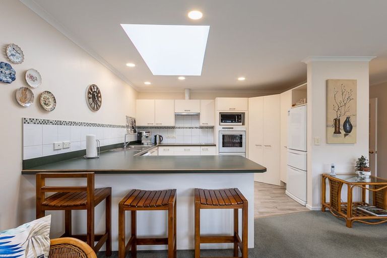 Photo of property in 32 Hadleigh Court, Paraparaumu, 5032