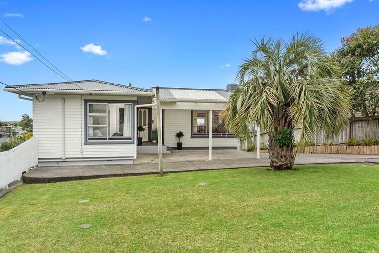 Photo of property in 11a Mizpah Road, Waiake, Auckland, 0630