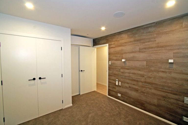 Photo of property in 5 Waterloo Place, Westown, New Plymouth, 4310