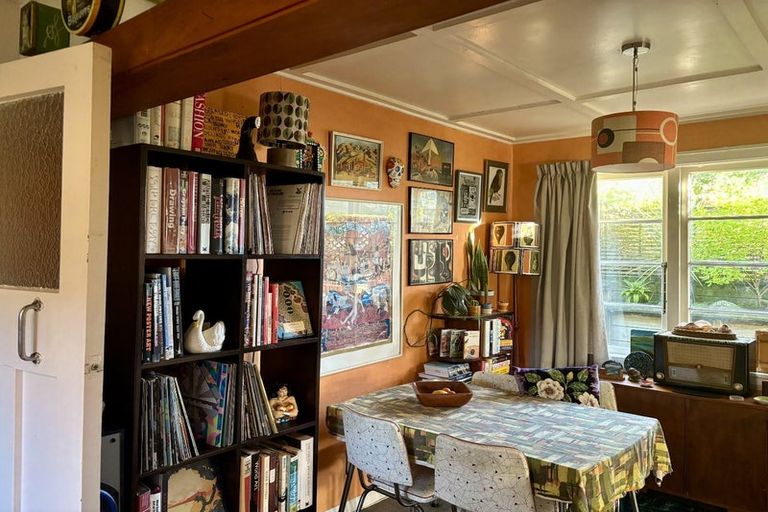 Photo of property in 48 Pinehaven Road, Pinehaven, Upper Hutt, 5019