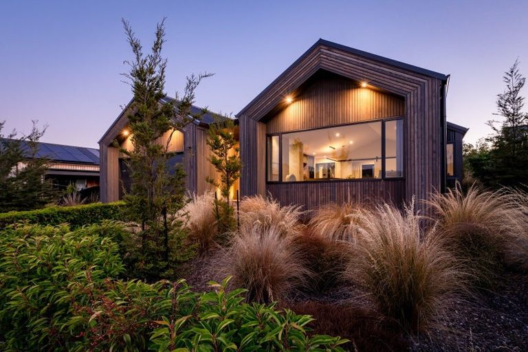 Photo of property in 19 Obelisk Street, Wanaka, 9305