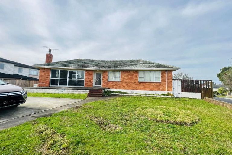 Photo of property in 68b Botany Road, Botany Downs, Auckland, 2010