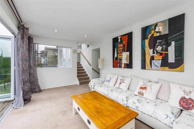 Photo of property in 92 Kaipatiki Road, Glenfield, Auckland, 0629